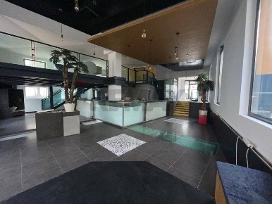 Foto Negozio in Via Forze Armate 1, Gallarate Arnate di 310 m² con 1 locali