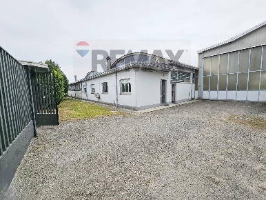 Foto Capannone industriale in VIA SAN PIO X 15, Cassano Magnago di 3466 m²
