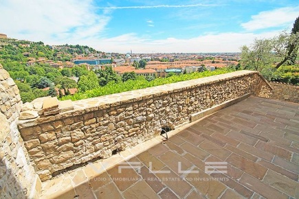 Foto Appartamento in via Borgo Canale, Bergamo Colli di 150 m² con 3 locali