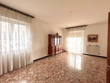 Foto Appartamento in Via Domenico Oliva, Genova Sestri Ponente di 120 m²