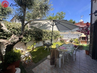 Foto Villa unifamiliare in Via Elini, Fiumicino di 110 m² con 3 locali