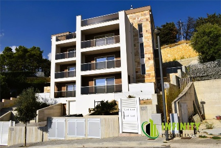 Foto Appartamento in Via Caduti di Nassiriya, Matera di 440 m² con 6 locali