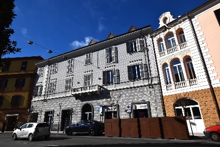 Foto Attività commerciale in Viale Giacomo Matteotti 25, Imperia di 193 m²