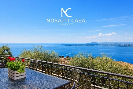 Foto Villa unifamiliare in Via Belvedere, Gardone Riviera di 280 m²