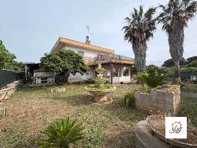 Foto Villa unifamiliare in via palombara 6a, Nettuno di 199 m² con 9 locali