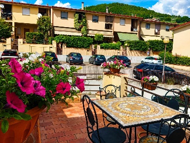 Foto Villa a schiera in Strada della Val di Serra 41/A, Terni di 154 m²