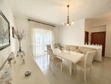 Foto Appartamento a Canosa di Puglia Centro di 90 m² con 4 locali