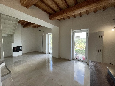 Foto Villa a schiera a Lastra a Signa Centro di 109 m² con 4 locali