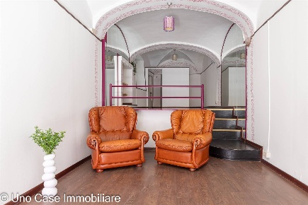 Foto Negozio in Via Arduino  5, Ivrea di 62 m² con 2 locali in affitto