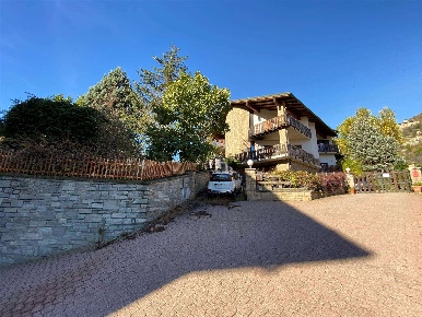 Foto Villa unifamiliare in Via Corrado Gex, Nus di 184 m² con 7 locali