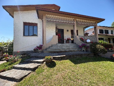 Foto Villa unifamiliare a Gambolò Remondò di 157 m² con 5 locali in vendita