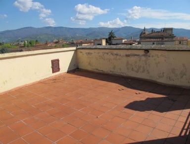 Foto Attico a Pistoia Centro Storico di 160 m² con 5 locali in vendita