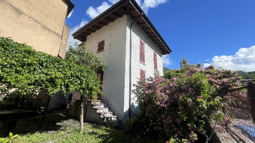 Foto Casa indipendente in Via Roma, Dazio di 76 m² con 5 locali in vendita