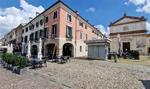 Foto Ufficio a Este Centro Storico di 88 m² con 3 locali in affitto