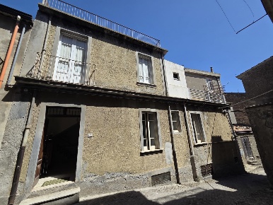 Foto Casa indipendente in Via VITTORIO EMANUELE III 169, Basicò di 200 m²