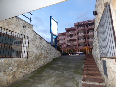 Foto Negozio in Via Dante 79, Bagheria Centro di 416 m² con 2 locali