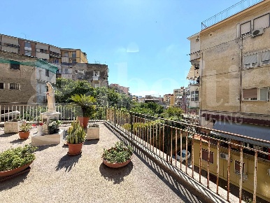 Foto Appartamento in michele guadagno, Napoli San Carlo All'Arena di 100 m²