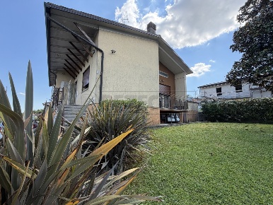 Foto Villa singola a Mussolente Centro di 225 m² con 9 locali in vendita