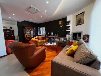 Foto Villa unifamiliare in Corso Alcide de Gasperi, Bari Poggiofranco