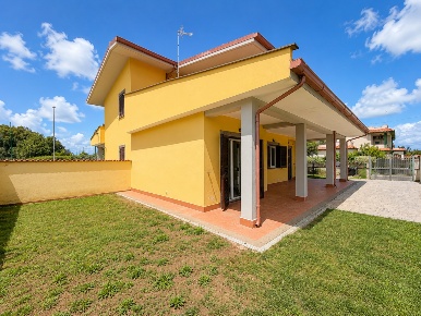 Foto Casa indipendente in Viale Roma 202, Anzio Villa Claudia di 120 m²