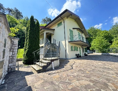 Foto Villa unifamiliare in Via Vicinale Fonda 8, Vaiano Schignano di 260 m²