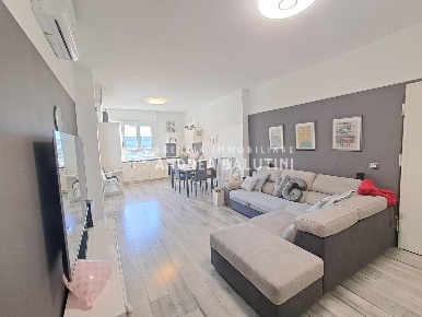 Foto Appartamento a Pontedera Oltrera di 120 m² con 6 locali in vendita