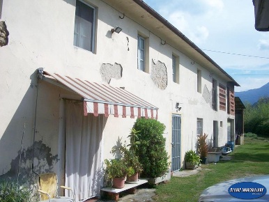 Foto Rustico a Camaiore Capezzano Pianore di 240 m² con 10 locali