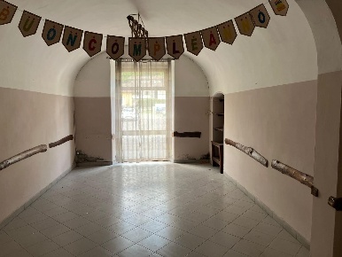 Foto Locale commerciale a Barga Ponte All'ania di 95 m² con 5 locali