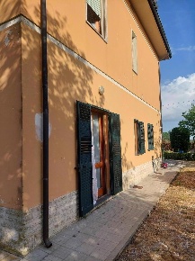 Foto Casa indipendente a Castelfranco di Sotto di 330 m² con 10 locali
