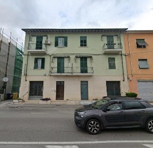 Foto Locale commerciale a Massa Centro di 130 m² con 3 locali in vendita