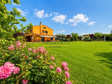 Foto Rustico a Cascina Arnaccio - Chiesanuova di 201 m² con 8 locali