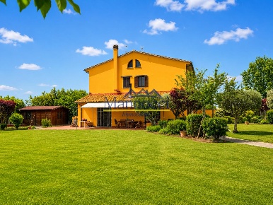 Foto Rustico a Cascina Arnaccio - Chiesanuova di 201 m² con 8 locali