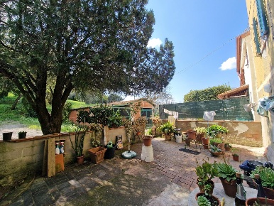 Foto Casa indipendente a Casciana Terme Lari Boschi di 200 m² con 10 locali