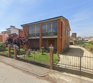 Foto Villa unifamiliare a Pieve del Cairo Centro di 337 m² con 14 locali