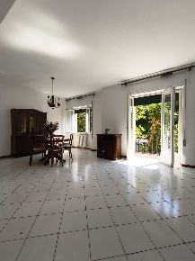 Foto Appartamento a Carrara Centro di 94 m² con 4 locali in vendita