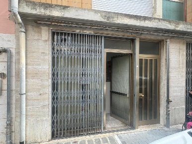 Foto Locale commerciale a Pontedera Centro di 16 m² con 1 locali in vendita