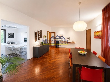 Foto Appartamento a Cascina Centro di 180 m² con 6 locali in vendita