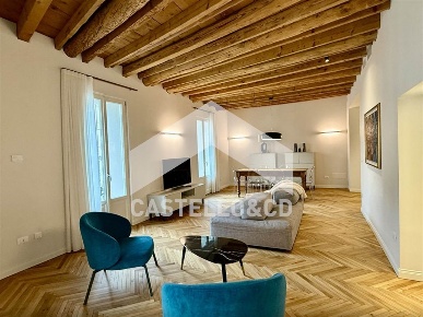 Foto Appartamento in via porto vecchio, Desenzano del Garda Centro Storico