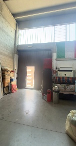 Foto Capannone industriale a Settimo Milanese di 175 m² in vendita