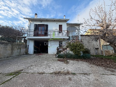 Foto Casa indipendente in Contrada Sant'Andrea, Cupra Marittima di 252 m²