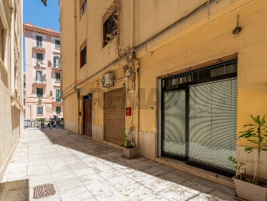 Foto Locale commerciale in Via Gaetano Filangeri 36-38, Palermo Kalsa
