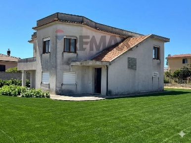 Foto Villa unifamiliare in via della batteria siacci 62 a, Anzio di 247 m²