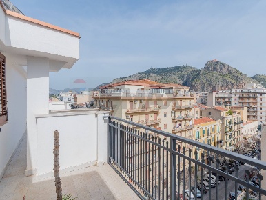 Foto Appartamento in Via Marchese Di Roccaforte 39, Palermo di 95 m²