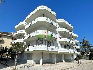 Foto Appartamento in via Castellano, Martinsicuro Centro di 135 m²