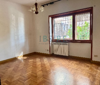 Foto Appartamento in Via Simone Martini, Roma di 85 m² con 3 locali