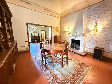 Foto Case semi ndipendenti in piazza Duomo, Prato di 270 m² con 7 locali