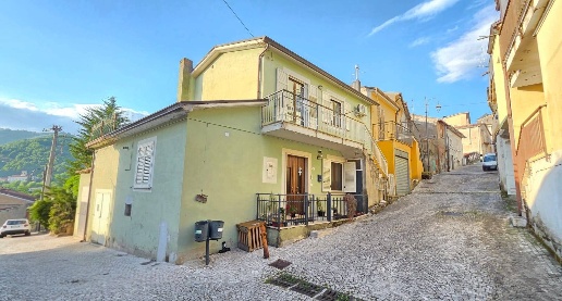 Foto Casa indipendente in via giacomo matteotti, Tufo di 70 m² con 3 locali