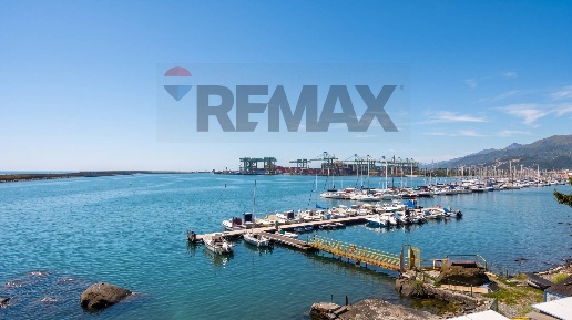 Foto Appartamento in Via Pegli 12, Genova Pegli di 90 m² con 6 locali