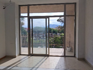 Foto Appartamento in Via Evangelista Di Blasi 91/93, Palermo di 158 m²