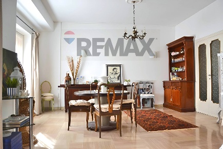 Foto Appartamento in Via Pineta Sacchetti 420, Roma di 128 m² con 4 locali